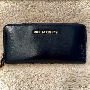 Navy & Gold Michael Kors Wallet✨